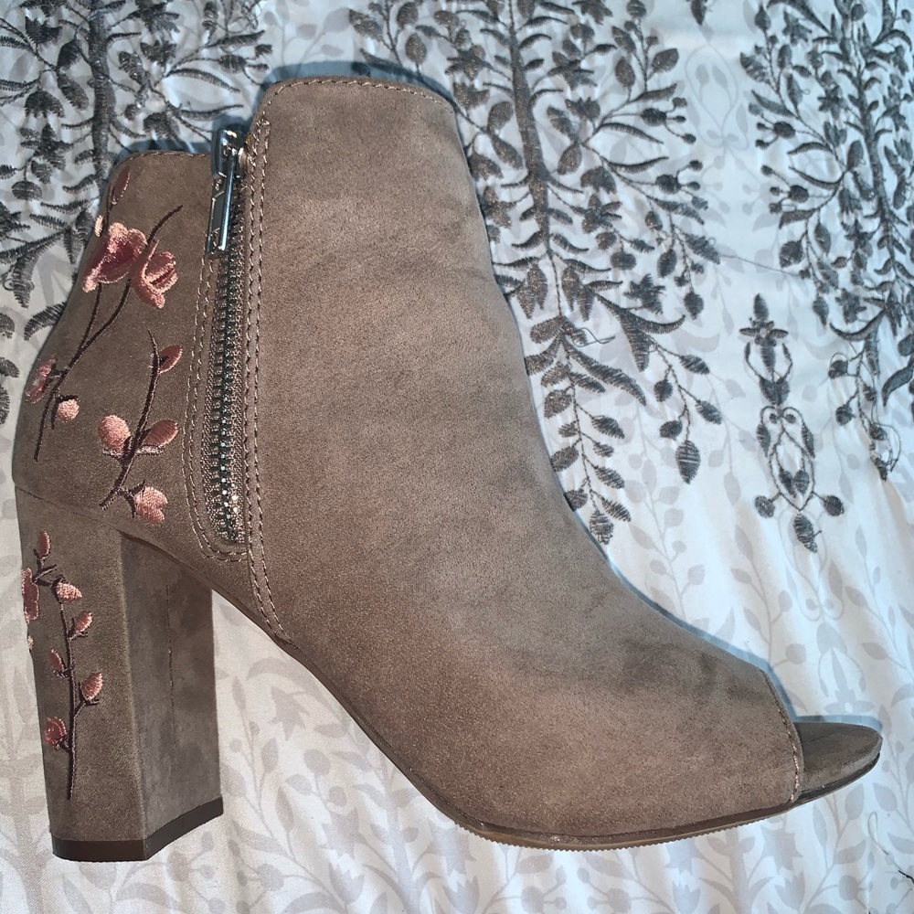 tan & pink floral embroidered ankle heels/booties
